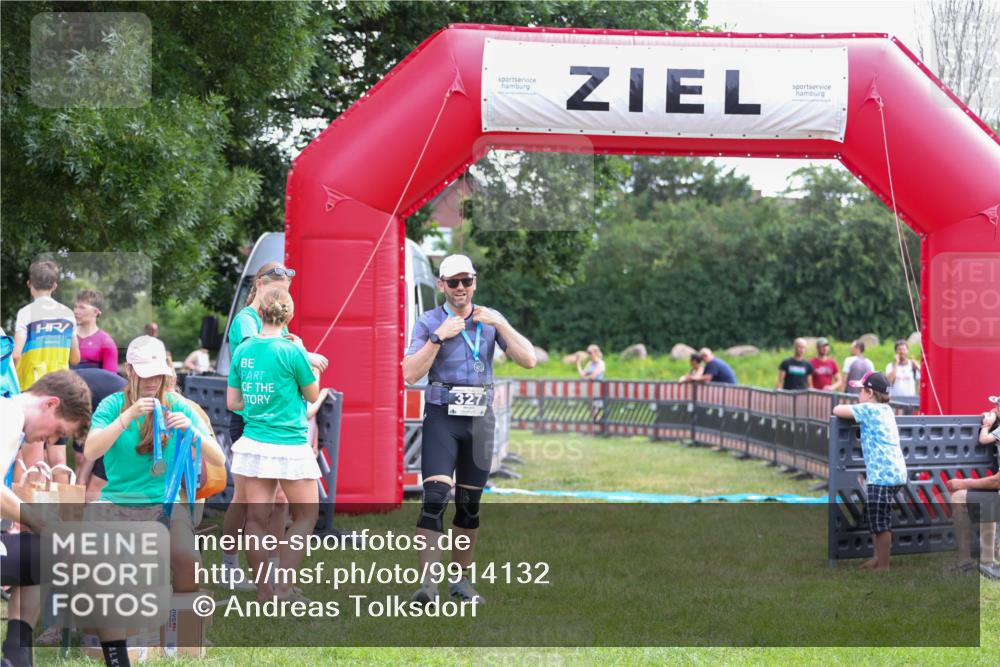 21.06.2026 - 29. Vierlanden-Triathlon Andreas Tolksdorf http://msf.ph/oto/9914132 21.06.2026 11:19:29 Ziel  meine-sportfotos.de