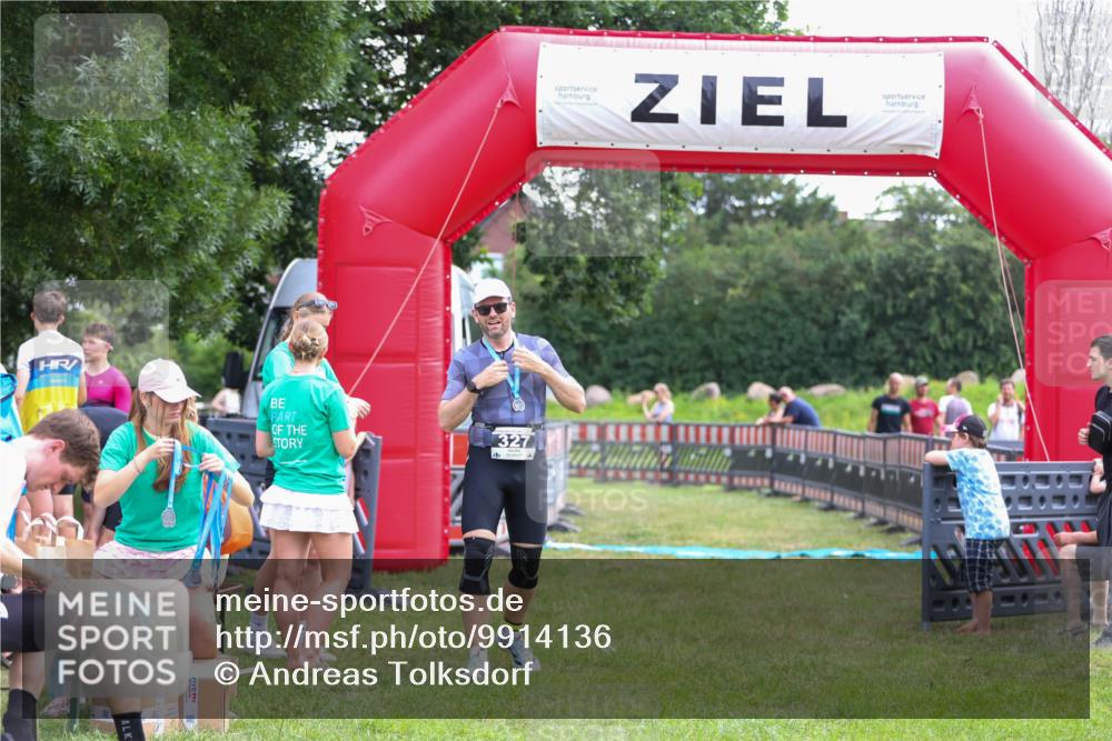 21.06.2026 - 29. Vierlanden-Triathlon Andreas Tolksdorf http://msf.ph/oto/9914136 21.06.2026 11:19:29 Ziel  meine-sportfotos.de