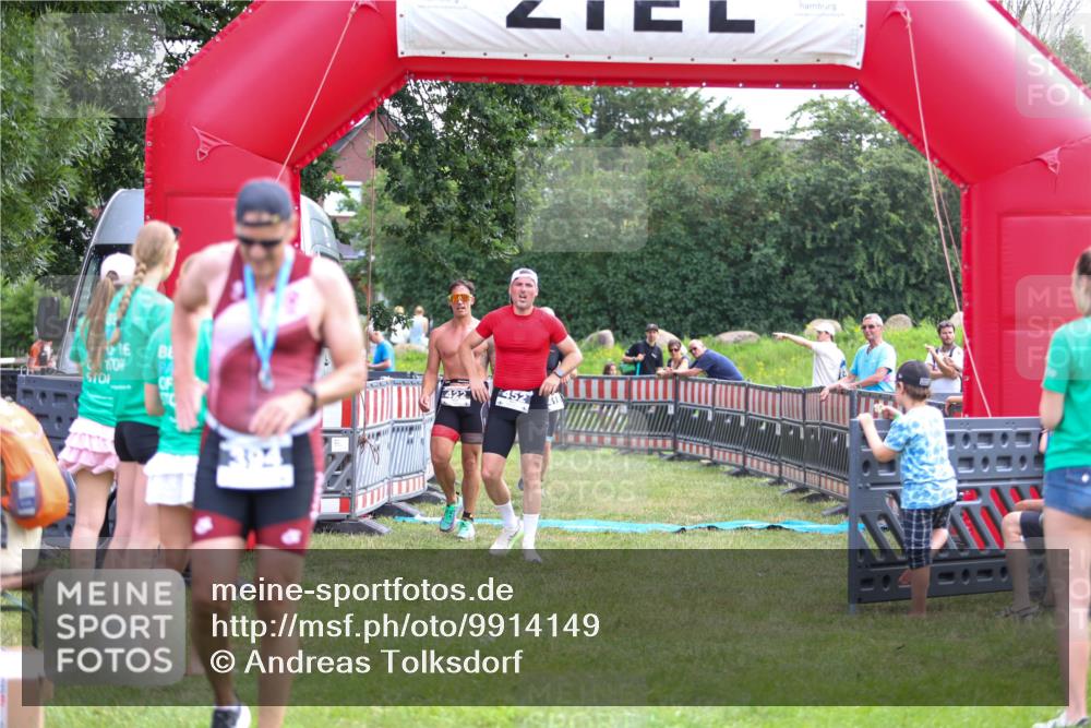 21.06.2026 - 29. Vierlanden-Triathlon Andreas Tolksdorf http://msf.ph/oto/9914149 21.06.2026 11:20:11 Ziel 309, 419, 422, 428, 452 meine-sportfotos.de