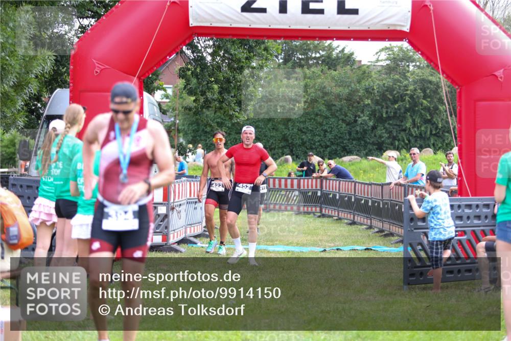 21.06.2026 - 29. Vierlanden-Triathlon Andreas Tolksdorf http://msf.ph/oto/9914150 21.06.2026 11:20:11 Ziel 309, 419, 422, 428, 452 meine-sportfotos.de