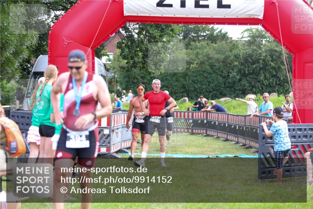 21.06.2026 - 29. Vierlanden-Triathlon Andreas Tolksdorf http://msf.ph/oto/9914152 21.06.2026 11:20:11 Ziel 309, 419, 422, 428, 452 meine-sportfotos.de