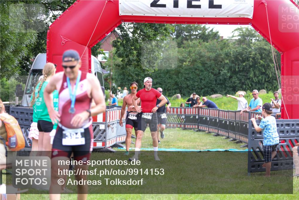 21.06.2026 - 29. Vierlanden-Triathlon Andreas Tolksdorf http://msf.ph/oto/9914153 21.06.2026 11:20:11 Ziel 309, 419, 422, 428, 452 meine-sportfotos.de