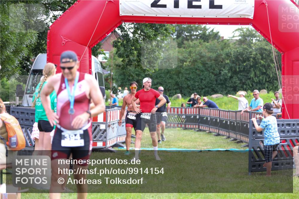21.06.2026 - 29. Vierlanden-Triathlon Andreas Tolksdorf http://msf.ph/oto/9914154 21.06.2026 11:20:11 Ziel 309, 419, 422, 428, 452 meine-sportfotos.de