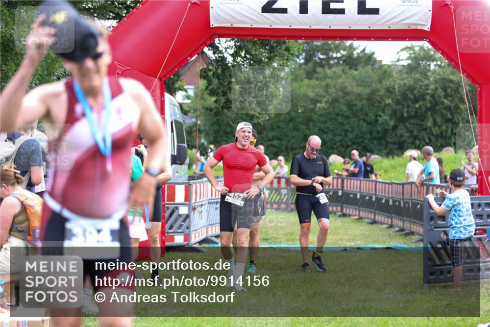 21.06.2026 - 29. Vierlanden-Triathlon Andreas Tolksdorf http://msf.ph/oto/9914156 21.06.2026 11:20:14 Ziel 309, 419, 422, 428 meine-sportfotos.de