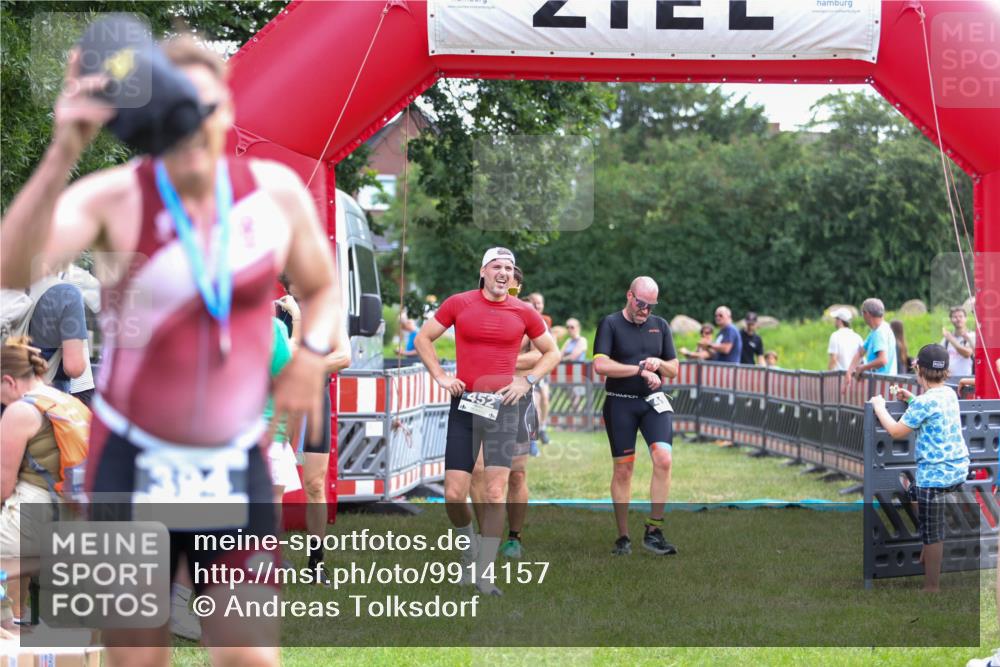 21.06.2026 - 29. Vierlanden-Triathlon Andreas Tolksdorf http://msf.ph/oto/9914157 21.06.2026 11:20:14 Ziel 309, 419, 422, 428 meine-sportfotos.de