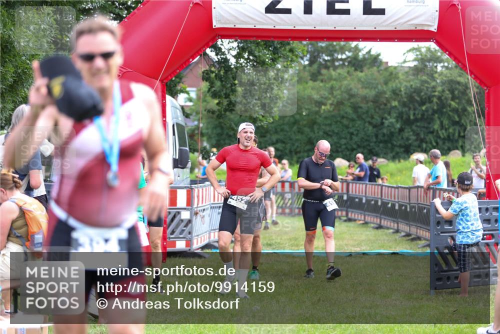 21.06.2026 - 29. Vierlanden-Triathlon Andreas Tolksdorf http://msf.ph/oto/9914159 21.06.2026 11:20:15 Ziel 309, 419, 422, 428 meine-sportfotos.de