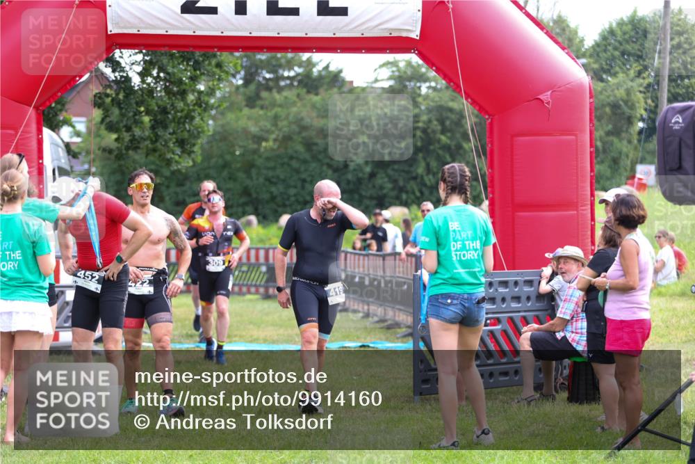 21.06.2026 - 29. Vierlanden-Triathlon Andreas Tolksdorf http://msf.ph/oto/9914160 21.06.2026 11:20:17 Ziel 309, 419, 428 meine-sportfotos.de