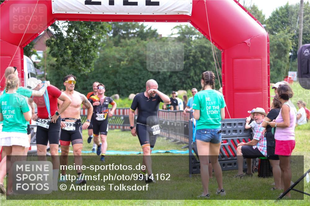 21.06.2026 - 29. Vierlanden-Triathlon Andreas Tolksdorf http://msf.ph/oto/9914162 21.06.2026 11:20:18 Ziel 309, 428 meine-sportfotos.de