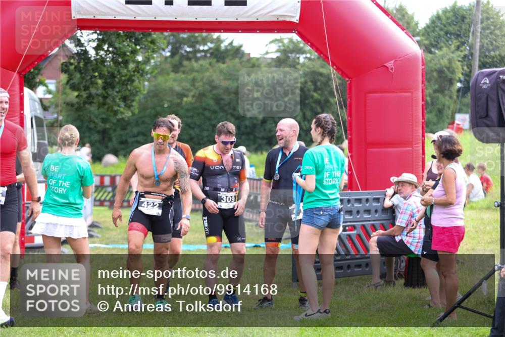 21.06.2026 - 29. Vierlanden-Triathlon Andreas Tolksdorf http://msf.ph/oto/9914168 21.06.2026 11:20:21 Ziel 309, 428 meine-sportfotos.de