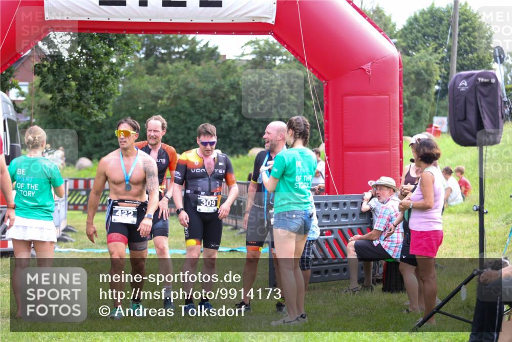 21.06.2026 - 29. Vierlanden-Triathlon Andreas Tolksdorf http://msf.ph/oto/9914173 21.06.2026 11:20:21 Ziel 309, 428 meine-sportfotos.de