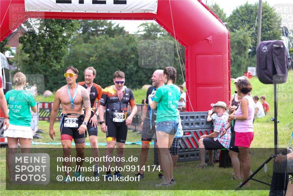 21.06.2026 - 29. Vierlanden-Triathlon Andreas Tolksdorf http://msf.ph/oto/9914174 21.06.2026 11:20:21 Ziel 309, 428 meine-sportfotos.de