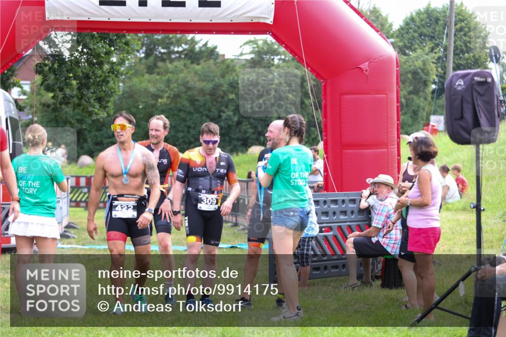 21.06.2026 - 29. Vierlanden-Triathlon Andreas Tolksdorf http://msf.ph/oto/9914175 21.06.2026 11:20:21 Ziel 309, 428 meine-sportfotos.de
