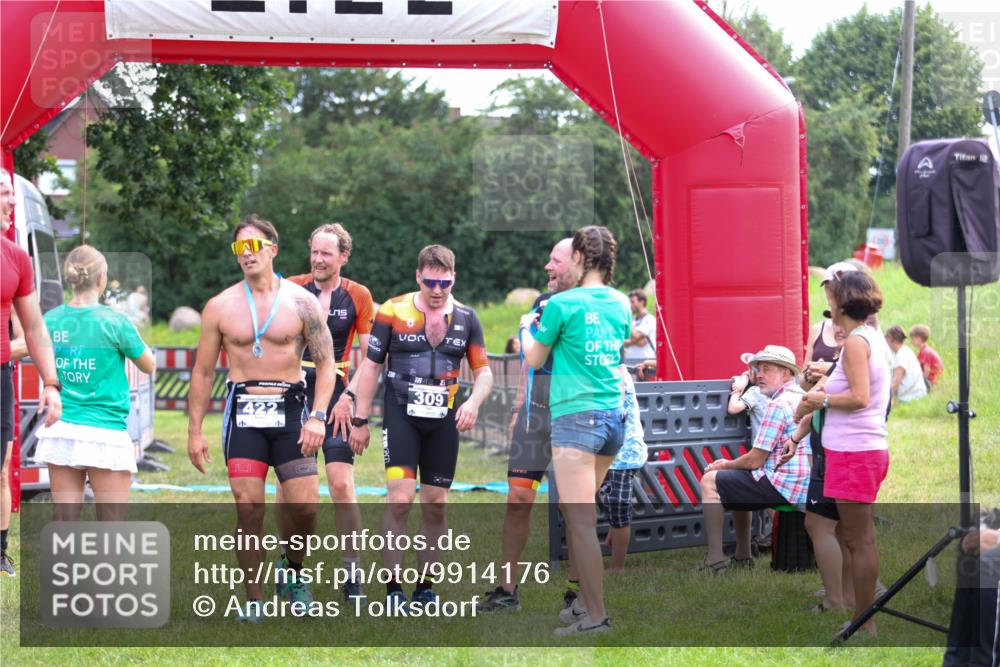 21.06.2026 - 29. Vierlanden-Triathlon Andreas Tolksdorf http://msf.ph/oto/9914176 21.06.2026 11:20:21 Ziel 309, 428 meine-sportfotos.de