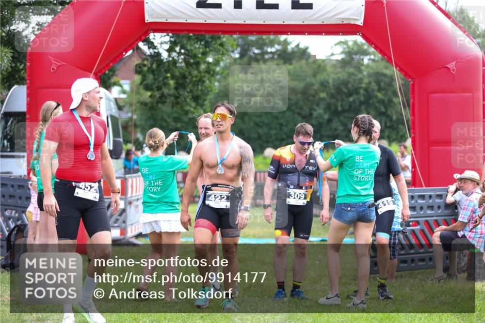 21.06.2026 - 29. Vierlanden-Triathlon Andreas Tolksdorf http://msf.ph/oto/9914177 21.06.2026 11:20:22 Ziel 309, 428 meine-sportfotos.de