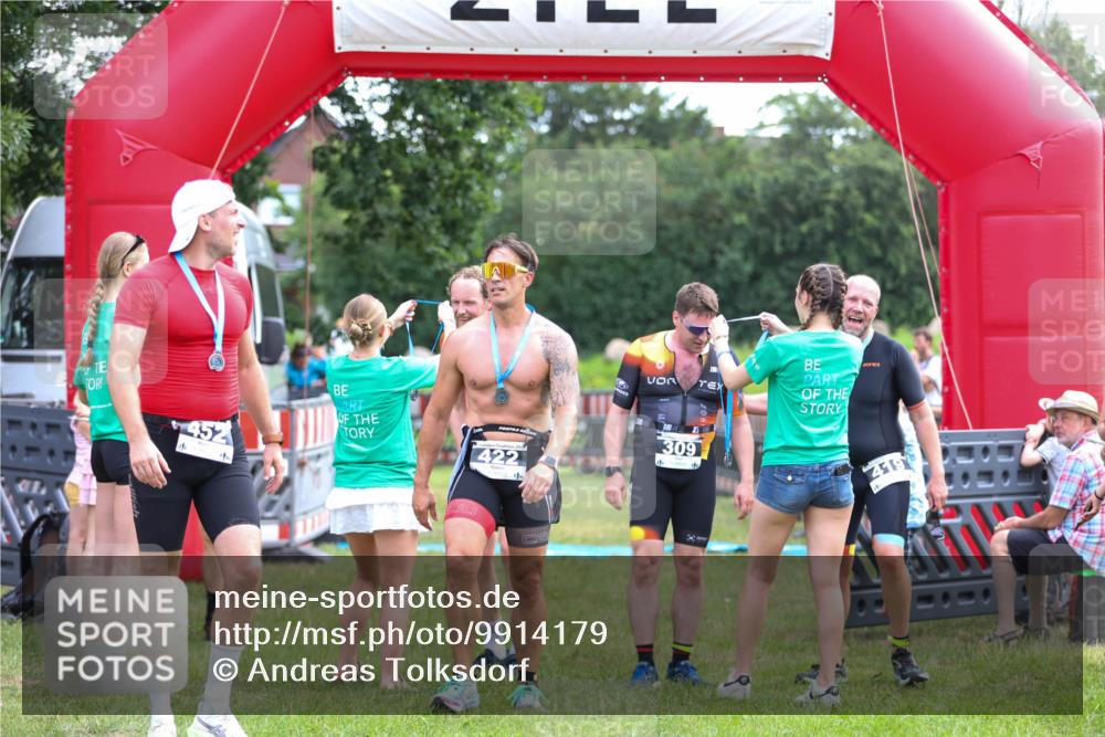 21.06.2026 - 29. Vierlanden-Triathlon Andreas Tolksdorf http://msf.ph/oto/9914179 21.06.2026 11:20:22 Ziel 309, 428 meine-sportfotos.de
