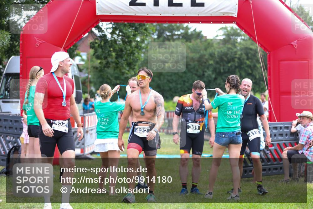 21.06.2026 - 29. Vierlanden-Triathlon Andreas Tolksdorf http://msf.ph/oto/9914180 21.06.2026 11:20:22 Ziel 309, 428 meine-sportfotos.de