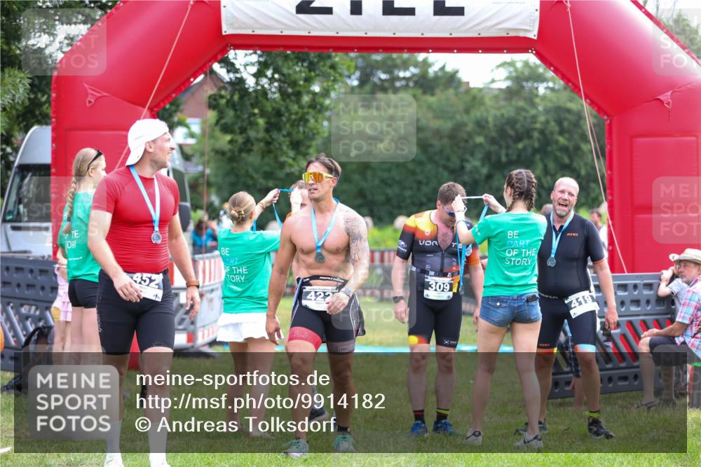 21.06.2026 - 29. Vierlanden-Triathlon Andreas Tolksdorf http://msf.ph/oto/9914182 21.06.2026 11:20:22 Ziel 309, 428 meine-sportfotos.de