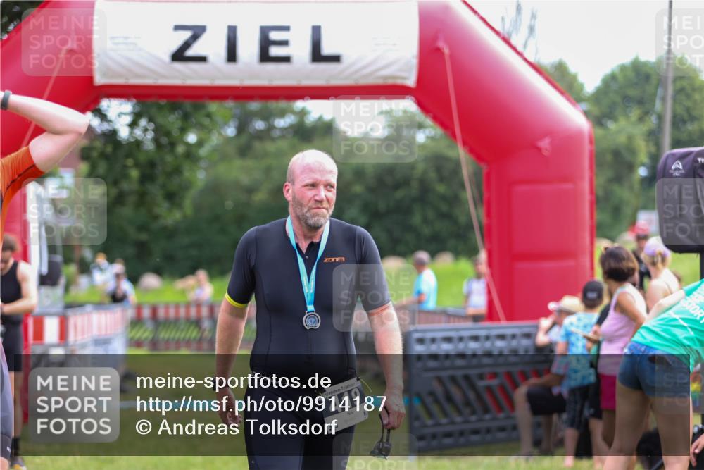 21.06.2026 - 29. Vierlanden-Triathlon Andreas Tolksdorf http://msf.ph/oto/9914187 21.06.2026 11:20:32 Ziel 470 meine-sportfotos.de