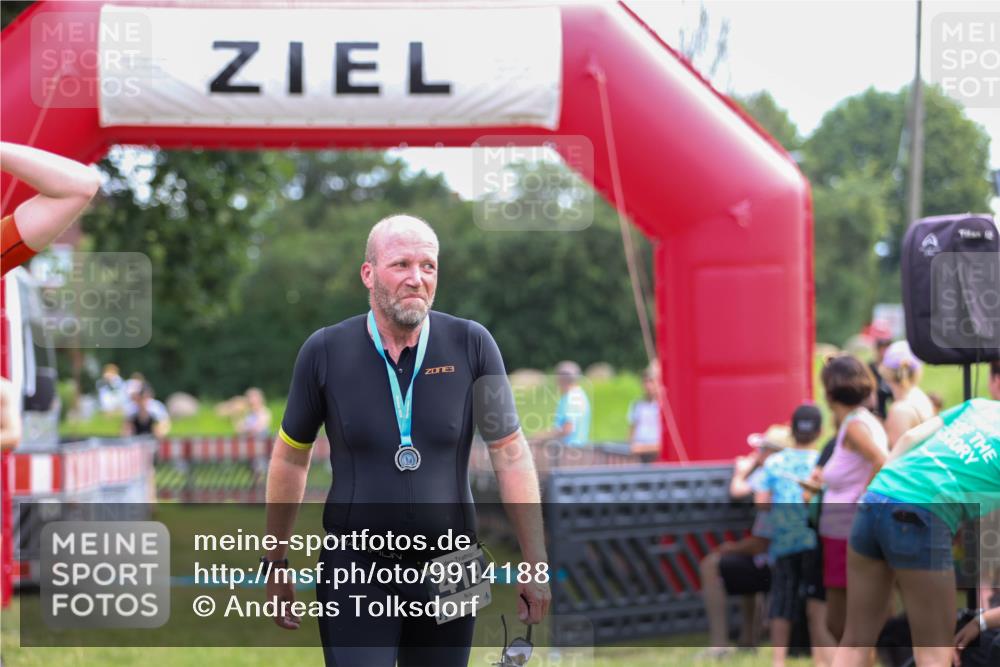 21.06.2026 - 29. Vierlanden-Triathlon Andreas Tolksdorf http://msf.ph/oto/9914188 21.06.2026 11:20:32 Ziel 470 meine-sportfotos.de