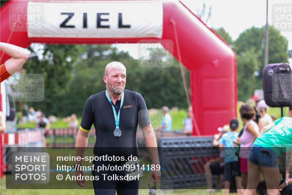 21.06.2026 - 29. Vierlanden-Triathlon Andreas Tolksdorf http://msf.ph/oto/9914189 21.06.2026 11:20:32 Ziel 470 meine-sportfotos.de