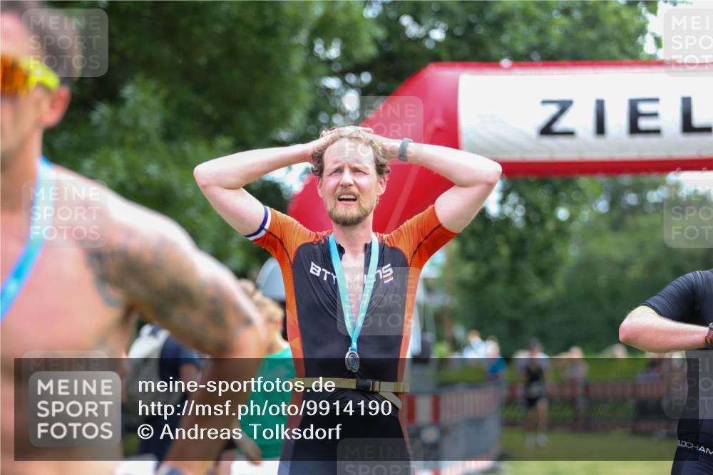 21.06.2026 - 29. Vierlanden-Triathlon Andreas Tolksdorf http://msf.ph/oto/9914190 21.06.2026 11:20:33 Ziel 470 meine-sportfotos.de