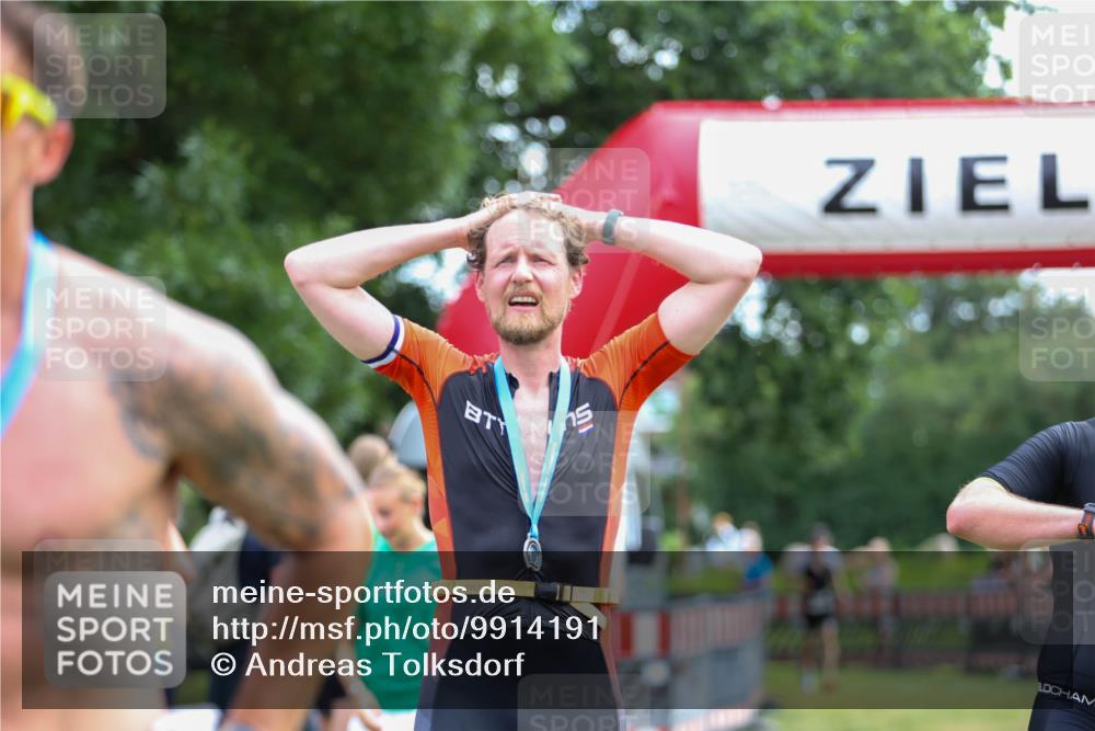 21.06.2026 - 29. Vierlanden-Triathlon Andreas Tolksdorf http://msf.ph/oto/9914191 21.06.2026 11:20:33 Ziel 470 meine-sportfotos.de