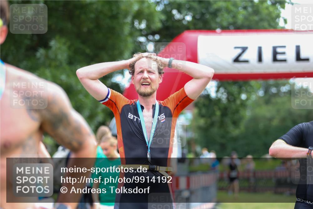 21.06.2026 - 29. Vierlanden-Triathlon Andreas Tolksdorf http://msf.ph/oto/9914192 21.06.2026 11:20:33 Ziel 470 meine-sportfotos.de