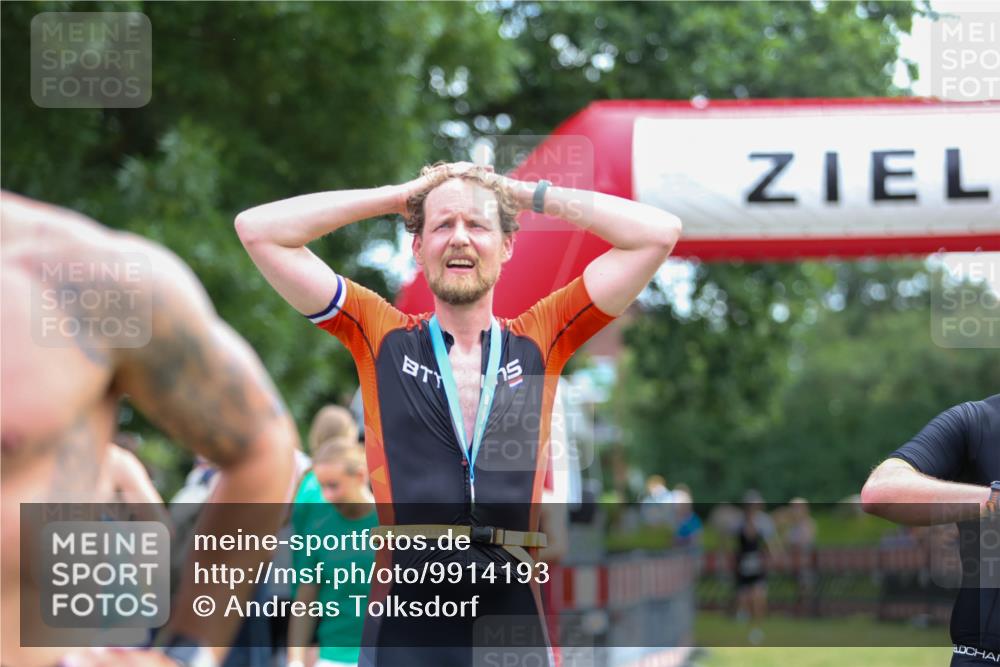 21.06.2026 - 29. Vierlanden-Triathlon Andreas Tolksdorf http://msf.ph/oto/9914193 21.06.2026 11:20:33 Ziel 470 meine-sportfotos.de