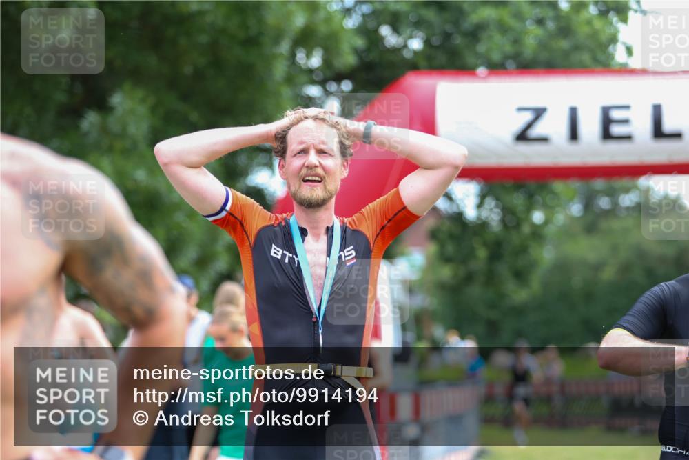 21.06.2026 - 29. Vierlanden-Triathlon Andreas Tolksdorf http://msf.ph/oto/9914194 21.06.2026 11:20:33 Ziel 470 meine-sportfotos.de