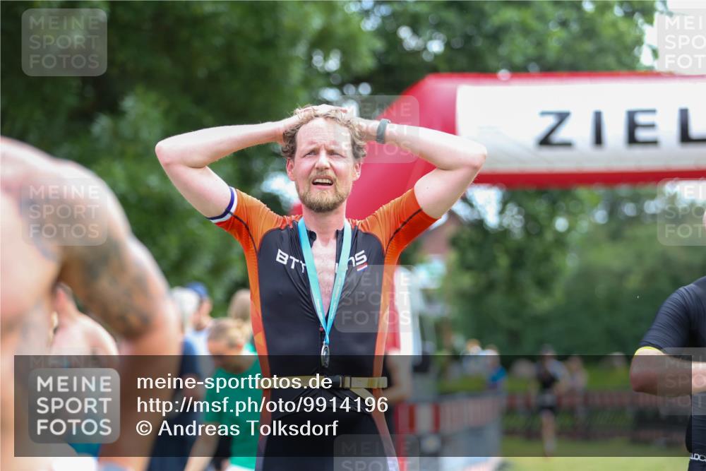 21.06.2026 - 29. Vierlanden-Triathlon Andreas Tolksdorf http://msf.ph/oto/9914196 21.06.2026 11:20:33 Ziel 470 meine-sportfotos.de