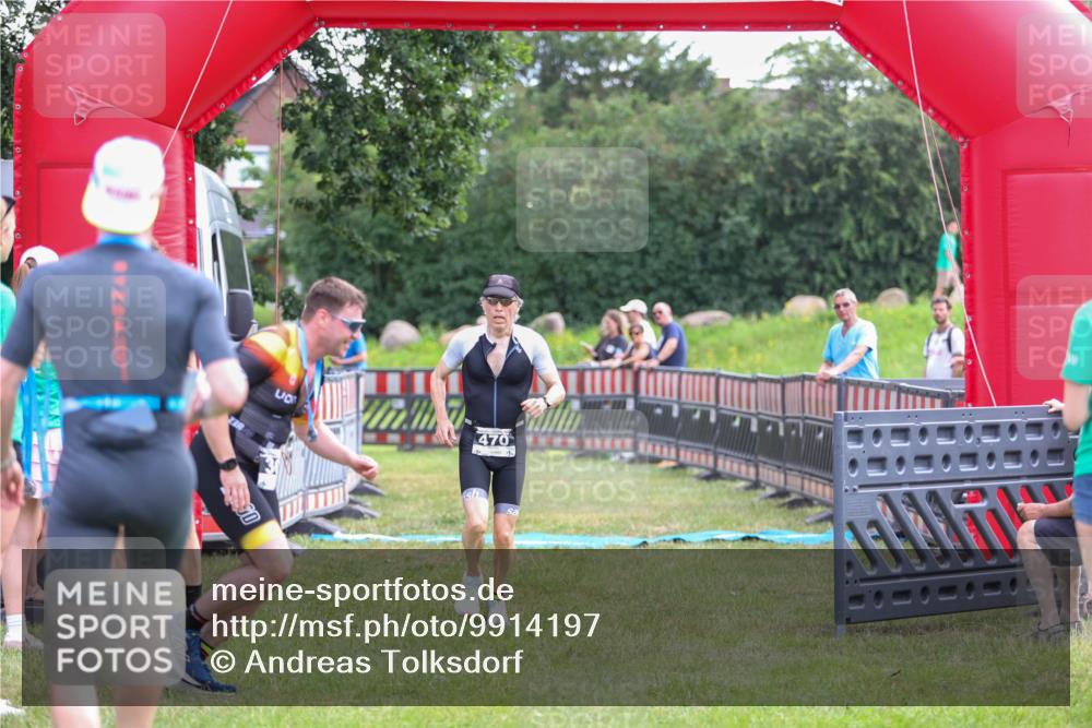 21.06.2026 - 29. Vierlanden-Triathlon Andreas Tolksdorf http://msf.ph/oto/9914197 21.06.2026 11:20:38 Ziel 470 meine-sportfotos.de