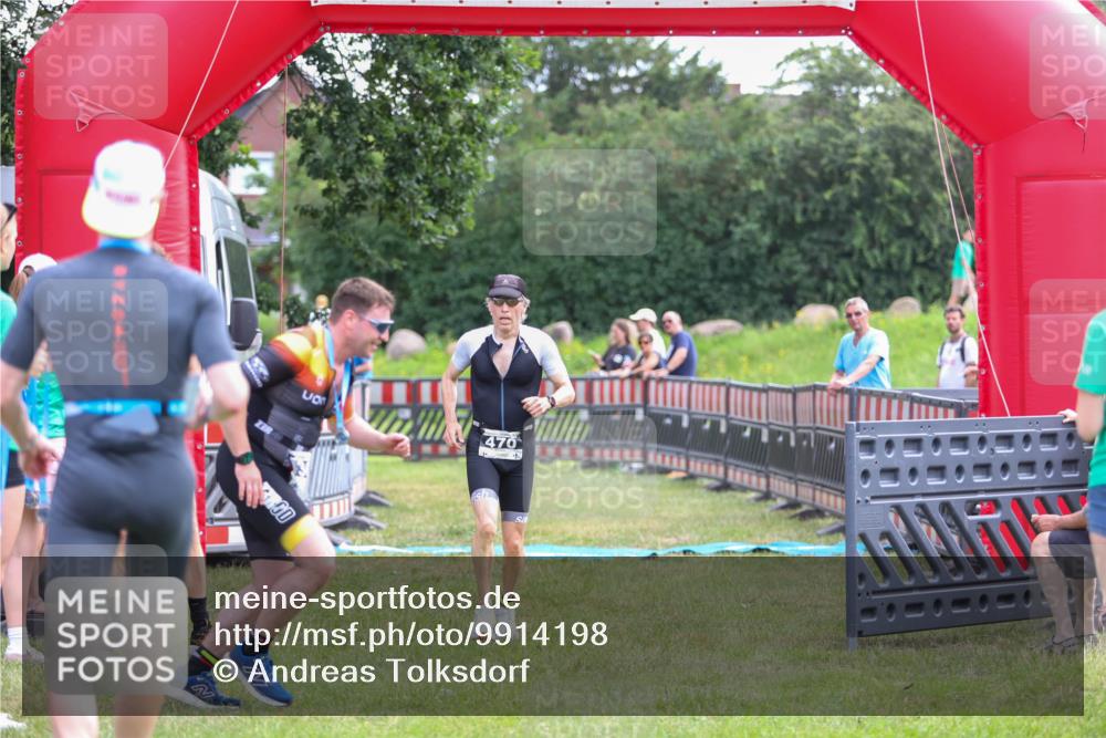 21.06.2026 - 29. Vierlanden-Triathlon Andreas Tolksdorf http://msf.ph/oto/9914198 21.06.2026 11:20:38 Ziel 470 meine-sportfotos.de