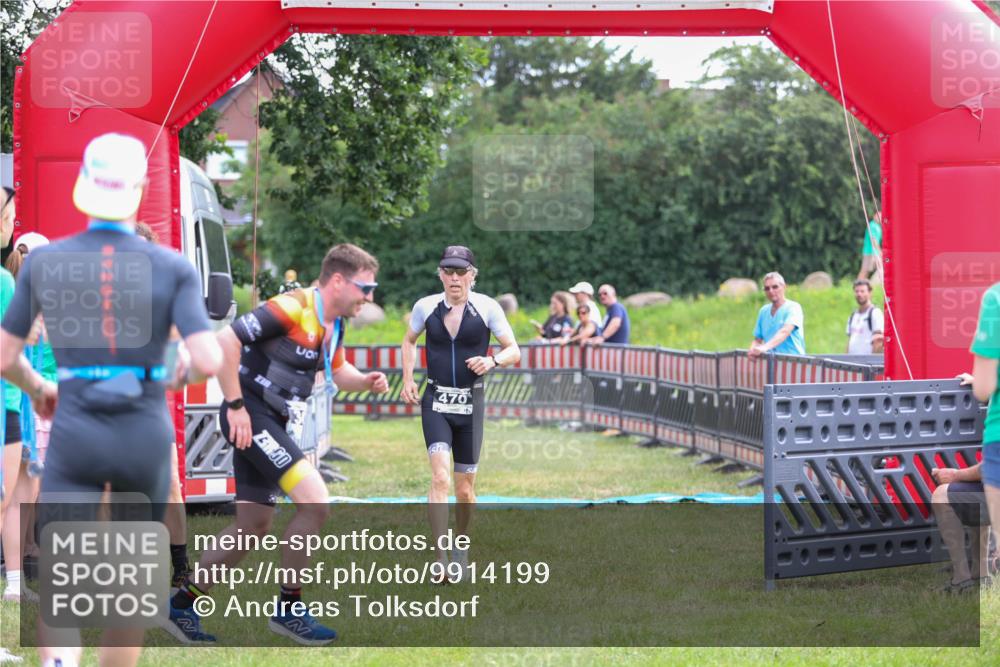 21.06.2026 - 29. Vierlanden-Triathlon Andreas Tolksdorf http://msf.ph/oto/9914199 21.06.2026 11:20:38 Ziel 470 meine-sportfotos.de