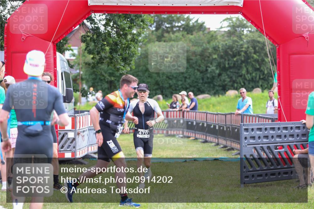 21.06.2026 - 29. Vierlanden-Triathlon Andreas Tolksdorf http://msf.ph/oto/9914202 21.06.2026 11:20:38 Ziel 470 meine-sportfotos.de