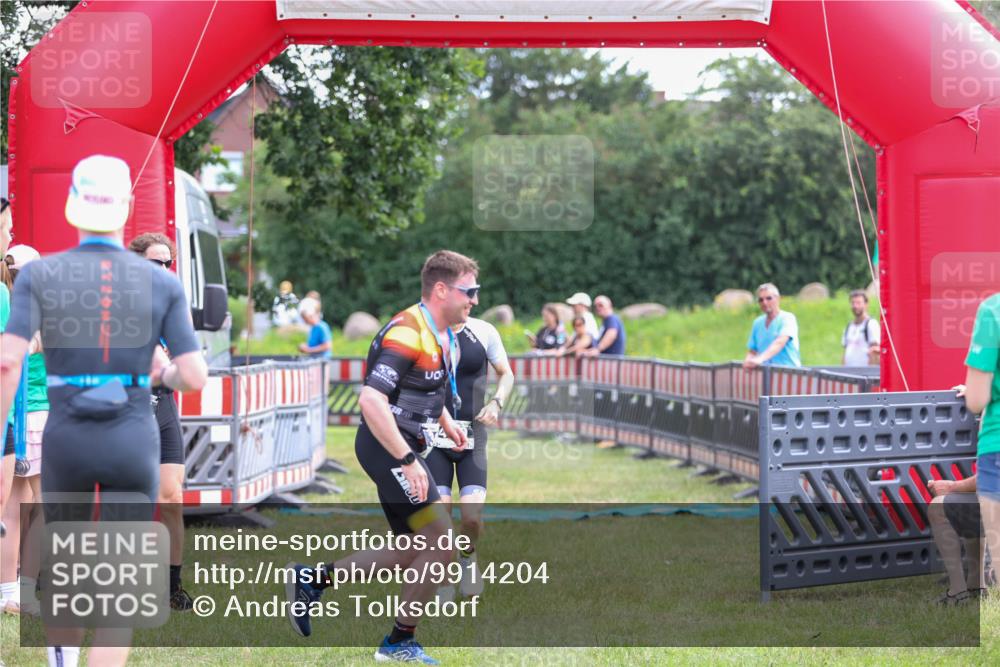 21.06.2026 - 29. Vierlanden-Triathlon Andreas Tolksdorf http://msf.ph/oto/9914204 21.06.2026 11:20:38 Ziel 470 meine-sportfotos.de