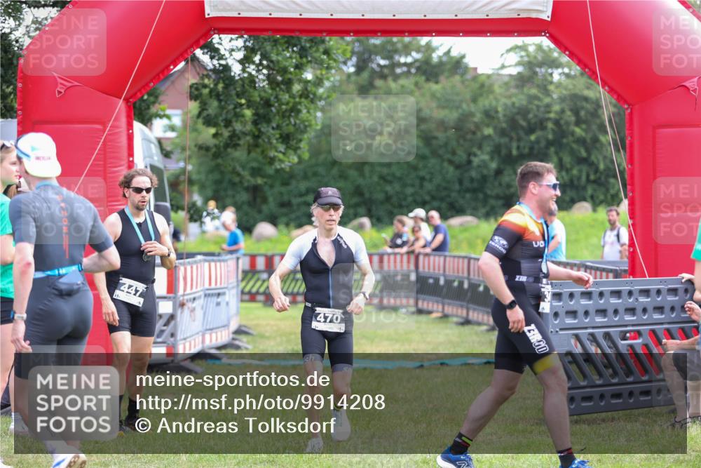 21.06.2026 - 29. Vierlanden-Triathlon Andreas Tolksdorf http://msf.ph/oto/9914208 21.06.2026 11:20:39 Ziel 470 meine-sportfotos.de