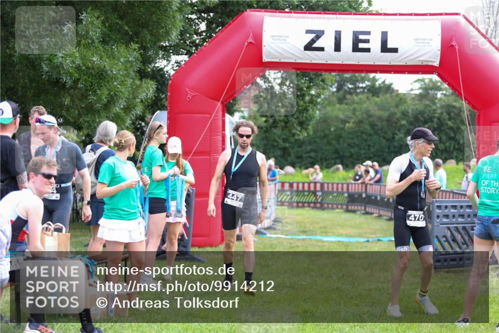 21.06.2026 - 29. Vierlanden-Triathlon Andreas Tolksdorf http://msf.ph/oto/9914212 21.06.2026 11:20:42 Ziel  meine-sportfotos.de