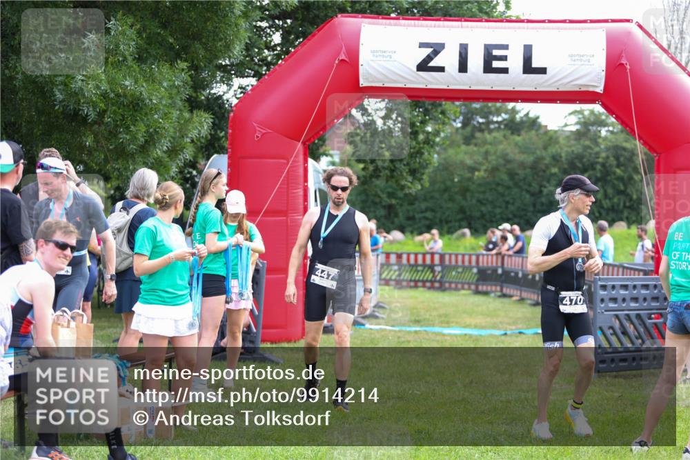 21.06.2026 - 29. Vierlanden-Triathlon Andreas Tolksdorf http://msf.ph/oto/9914214 21.06.2026 11:20:42 Ziel  meine-sportfotos.de