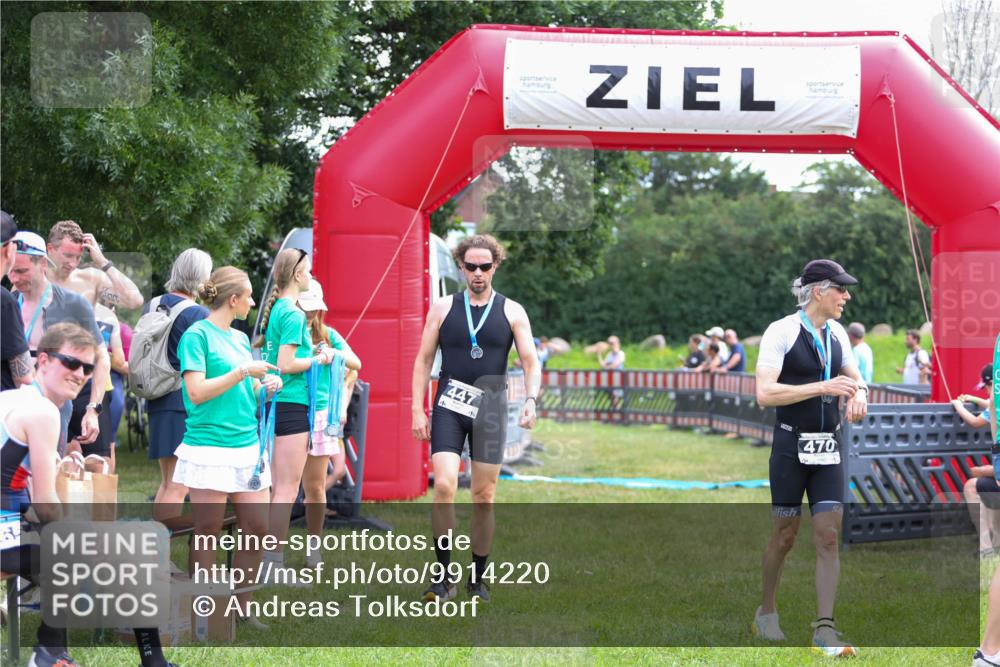 21.06.2026 - 29. Vierlanden-Triathlon Andreas Tolksdorf http://msf.ph/oto/9914220 21.06.2026 11:20:43 Ziel  meine-sportfotos.de
