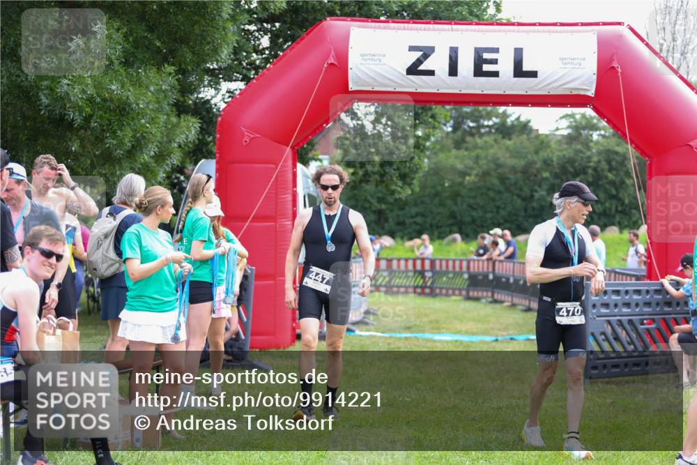 21.06.2026 - 29. Vierlanden-Triathlon Andreas Tolksdorf http://msf.ph/oto/9914221 21.06.2026 11:20:43 Ziel  meine-sportfotos.de