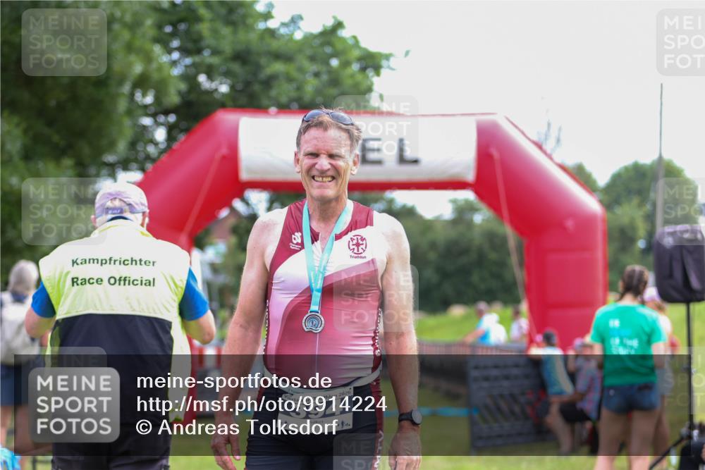 21.06.2026 - 29. Vierlanden-Triathlon Andreas Tolksdorf http://msf.ph/oto/9914224 21.06.2026 11:21:05 Ziel 356 meine-sportfotos.de