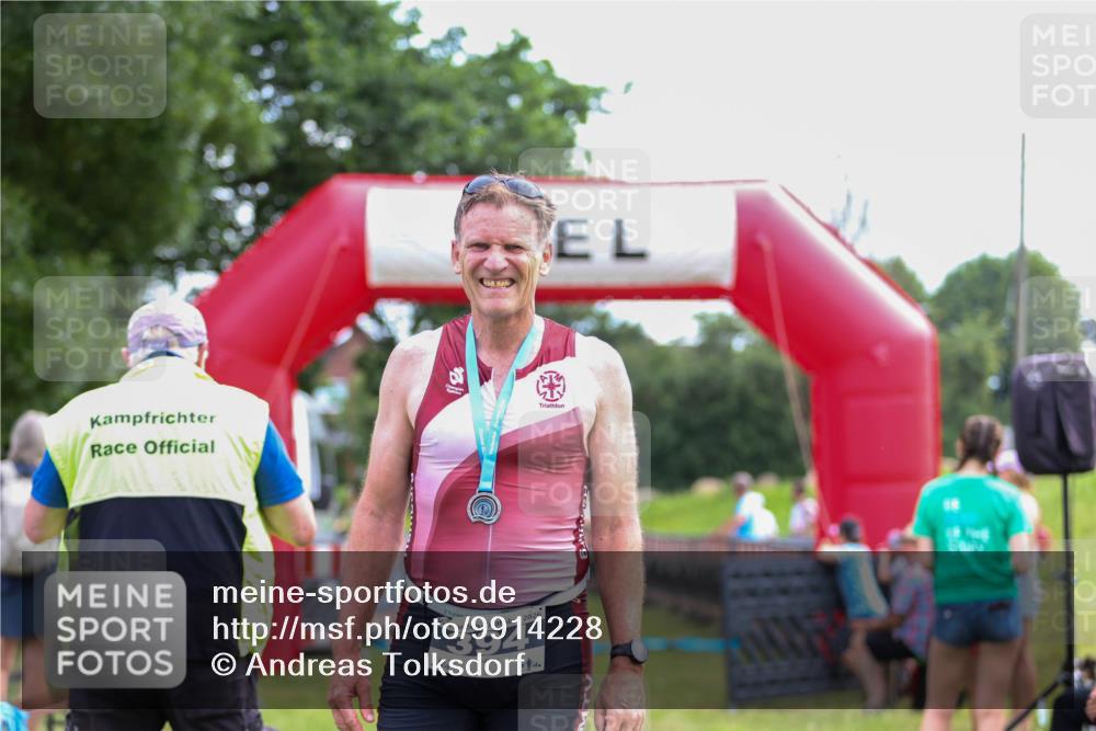 21.06.2026 - 29. Vierlanden-Triathlon Andreas Tolksdorf http://msf.ph/oto/9914228 21.06.2026 11:21:05 Ziel 356 meine-sportfotos.de