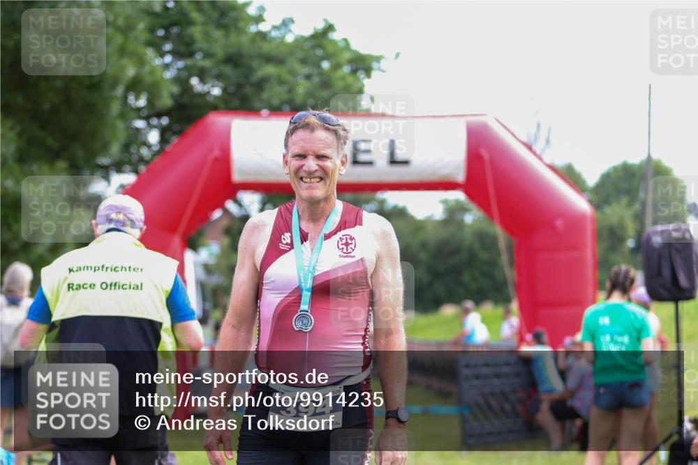 21.06.2026 - 29. Vierlanden-Triathlon Andreas Tolksdorf http://msf.ph/oto/9914235 21.06.2026 11:21:05 Ziel 356 meine-sportfotos.de
