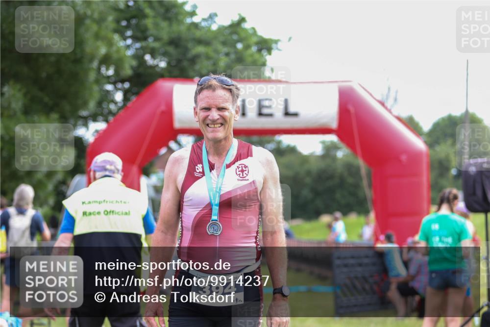 21.06.2026 - 29. Vierlanden-Triathlon Andreas Tolksdorf http://msf.ph/oto/9914237 21.06.2026 11:21:06 Ziel 356 meine-sportfotos.de