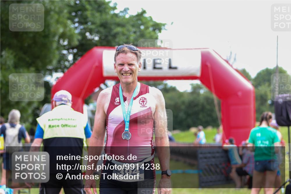 21.06.2026 - 29. Vierlanden-Triathlon Andreas Tolksdorf http://msf.ph/oto/9914238 21.06.2026 11:21:06 Ziel 356 meine-sportfotos.de