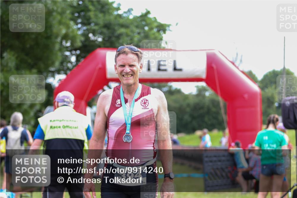 21.06.2026 - 29. Vierlanden-Triathlon Andreas Tolksdorf http://msf.ph/oto/9914240 21.06.2026 11:21:06 Ziel 356 meine-sportfotos.de