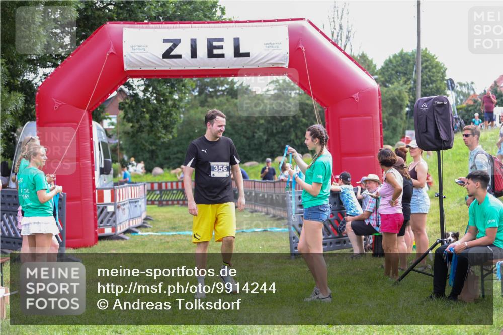 21.06.2026 - 29. Vierlanden-Triathlon Andreas Tolksdorf http://msf.ph/oto/9914244 21.06.2026 11:21:17 Ziel 439 meine-sportfotos.de