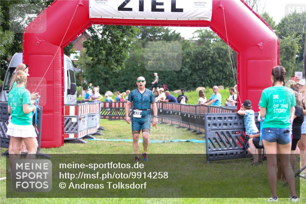 21.06.2026 - 29. Vierlanden-Triathlon Andreas Tolksdorf http://msf.ph/oto/9914258 21.06.2026 11:21:28 Ziel 411, 439 meine-sportfotos.de