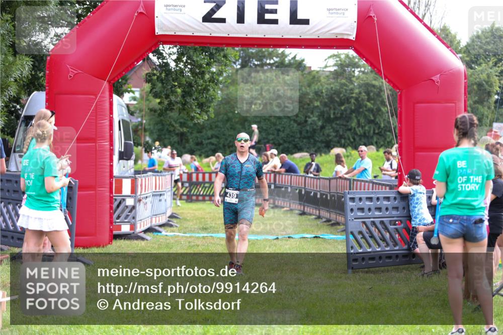 21.06.2026 - 29. Vierlanden-Triathlon Andreas Tolksdorf http://msf.ph/oto/9914264 21.06.2026 11:21:28 Ziel 411, 439 meine-sportfotos.de