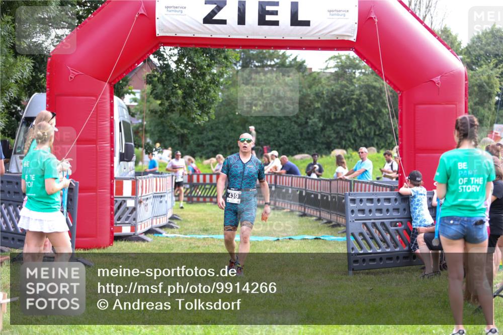 21.06.2026 - 29. Vierlanden-Triathlon Andreas Tolksdorf http://msf.ph/oto/9914266 21.06.2026 11:21:28 Ziel 411, 439 meine-sportfotos.de